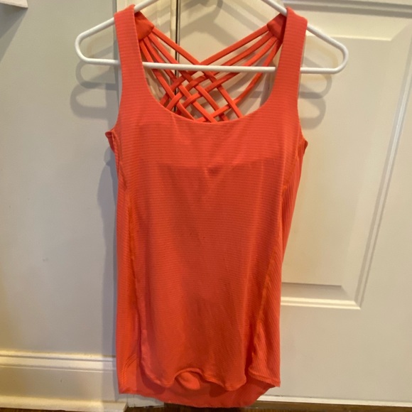 Lululemon top with built in bra - Picture 1 of 6